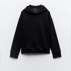 Zara Hoodie - Super fin och skön hoodie från zara. Bra skick. Nypris 260kr. Kontakta för mer info och bilder😊
