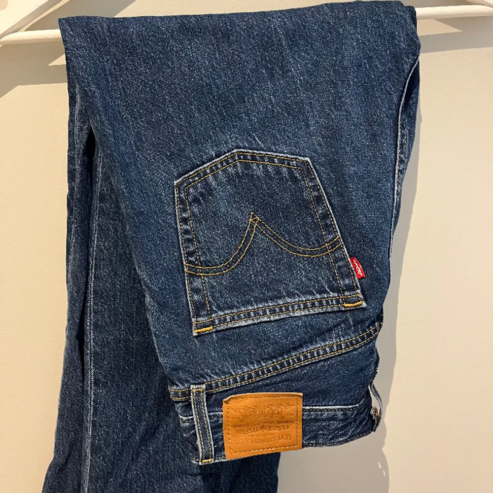 Levis jeans mörkblå, fint skick! W25 L30. Jeans & Byxor.