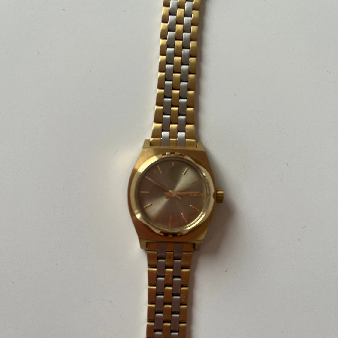 Mindre guldklocka vintage 