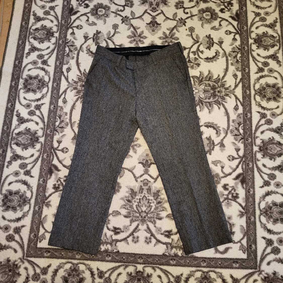 Grå kostym byxor