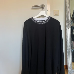 Acne tröja  - Säljer min nästa oanvända acne tröja då den inte längre kommer till användning 