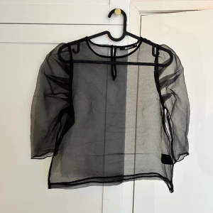 Svart topp - Strl 36