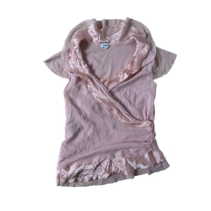 Rosa topp  - UK12 men sitter som en S. Kontakta vid intresse <3