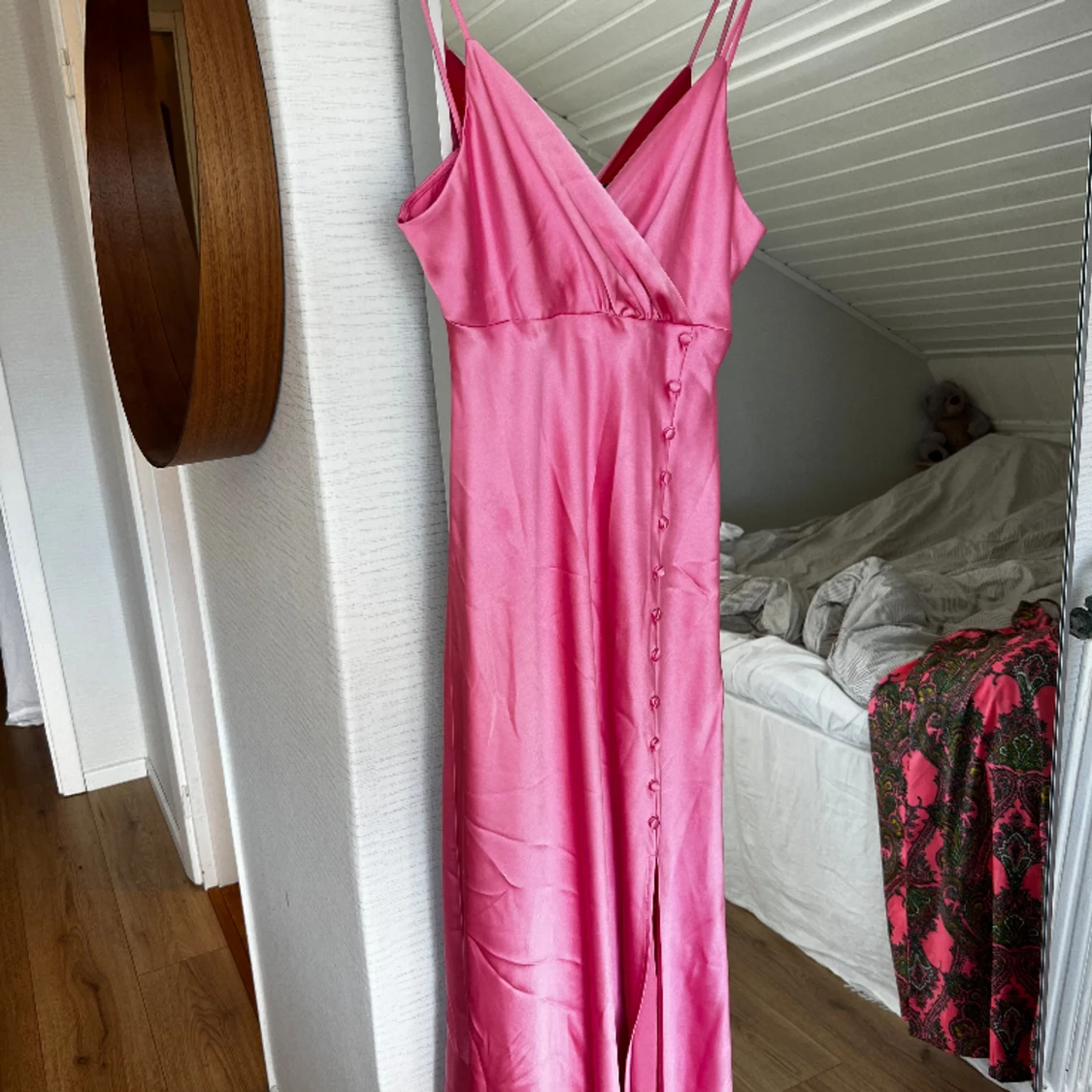 Rosa satin klänning från ZARA - 90