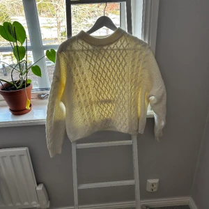 Vit stickad tröja - Suuuuper mysig kabelstickad tröja från Asos 