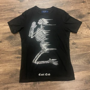 Religion blue label rhinestone skeleton t-shirt - Storlek S Mycket bra skick på tröjan För fler frågor skicka dm 
