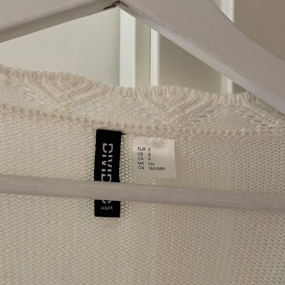 Oanvänd fint stickad kofta från h&m . Neuletakit & Villapaidat.