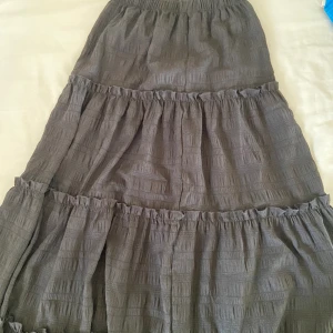 Svart lång kjol - Från shein i storlek S.