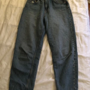 Jeans - Mom jeans från Asos. Bara använda en gång