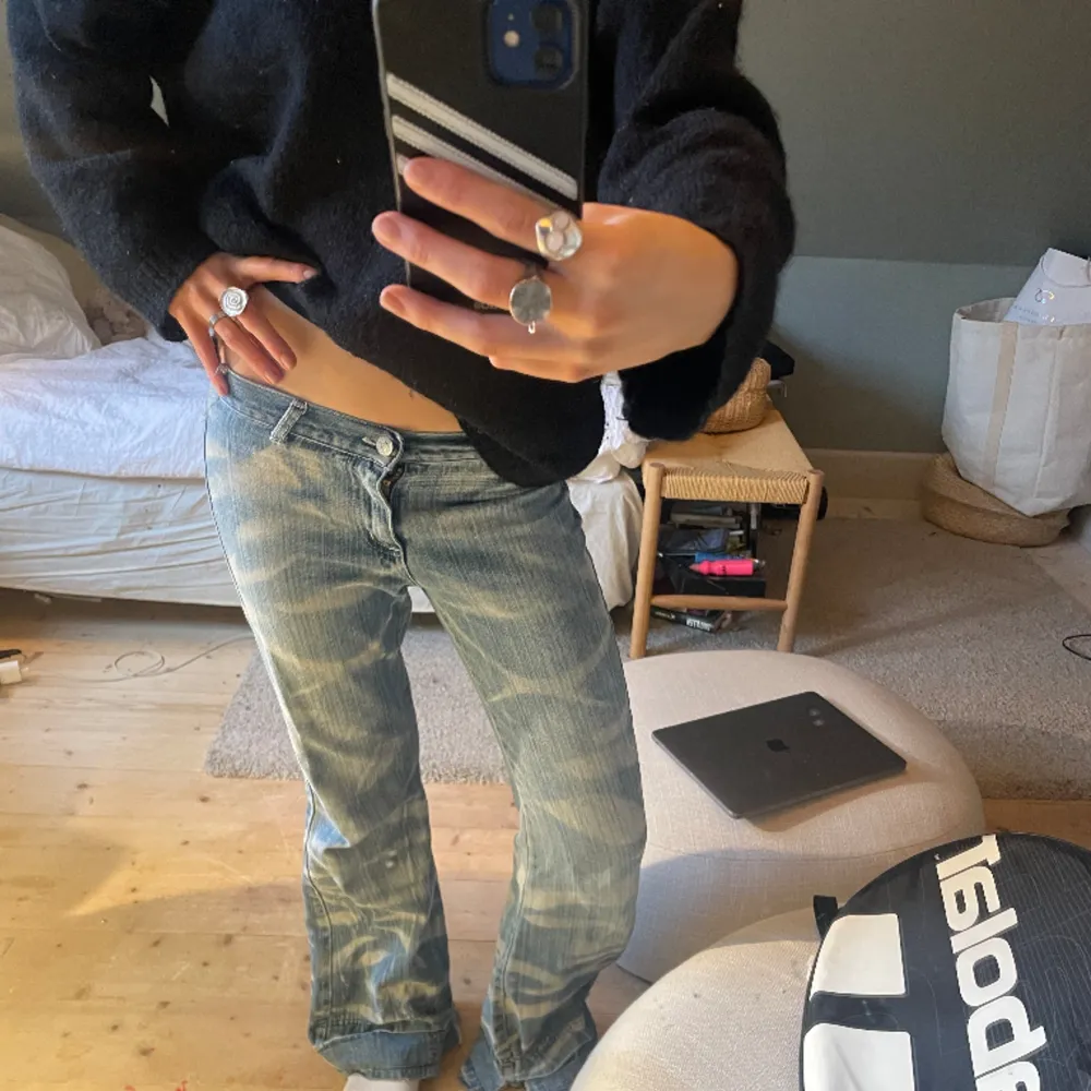 Super colla jeans köpta secondhand med möbster ❤️. Jeans & Byxor.