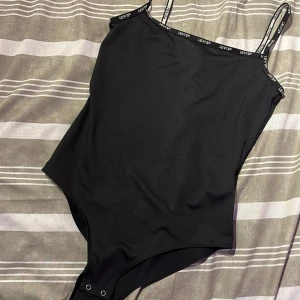 Levis baddräkt  - Baddräkt från Levis utan skavanker💕