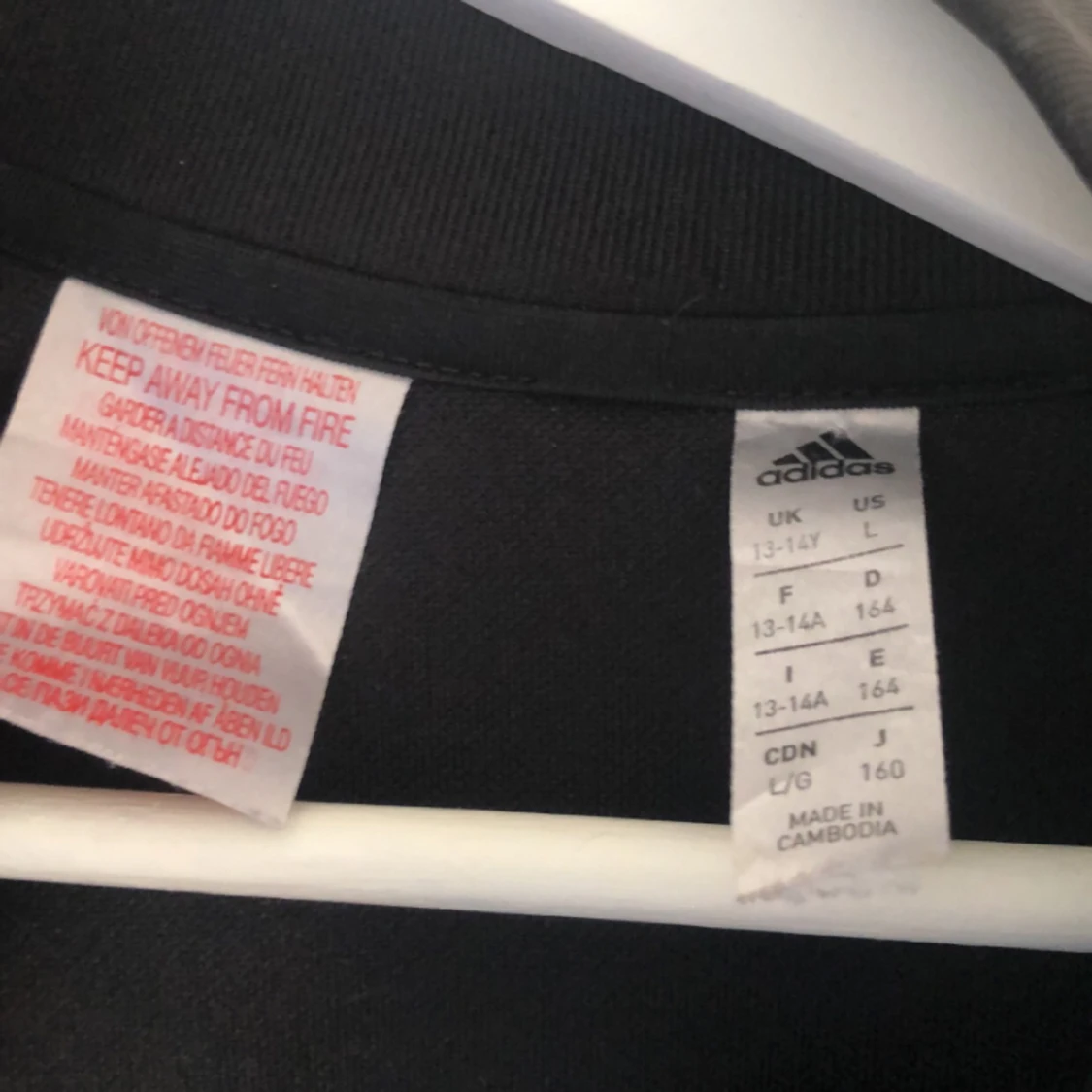 Säljer denna Adidas koftan, använd några gånger  - 90