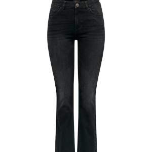 Säljer dessa skit snygga svarta jeans från Only💞dom säljs eftersom att dom inte kommer till så mycket användning längre, dom e i väldigt bra skick å har bara varit använda max 5 gånger!💘