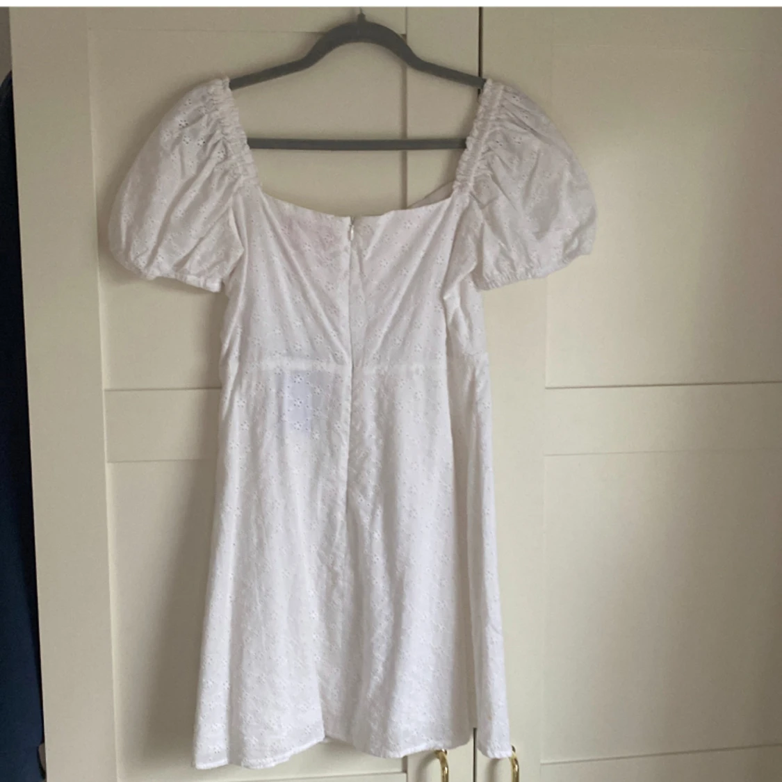 Vit klänning från pull and bear, Sadie sink - 91