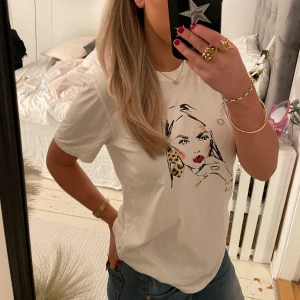 Cool t-shirt  - Jätte snygg och trendig t-shirt ❤️