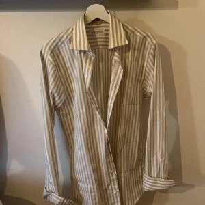 Skjorta John Henric - Skjorta från John Henric i oanvänt skick   