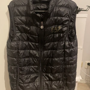 Armani väst s/m - Bra kvalite 