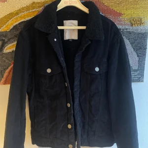 Manchester jacka - En snygg Manchester jacka som är väldigt varm, mycket bra skick och kvalite,