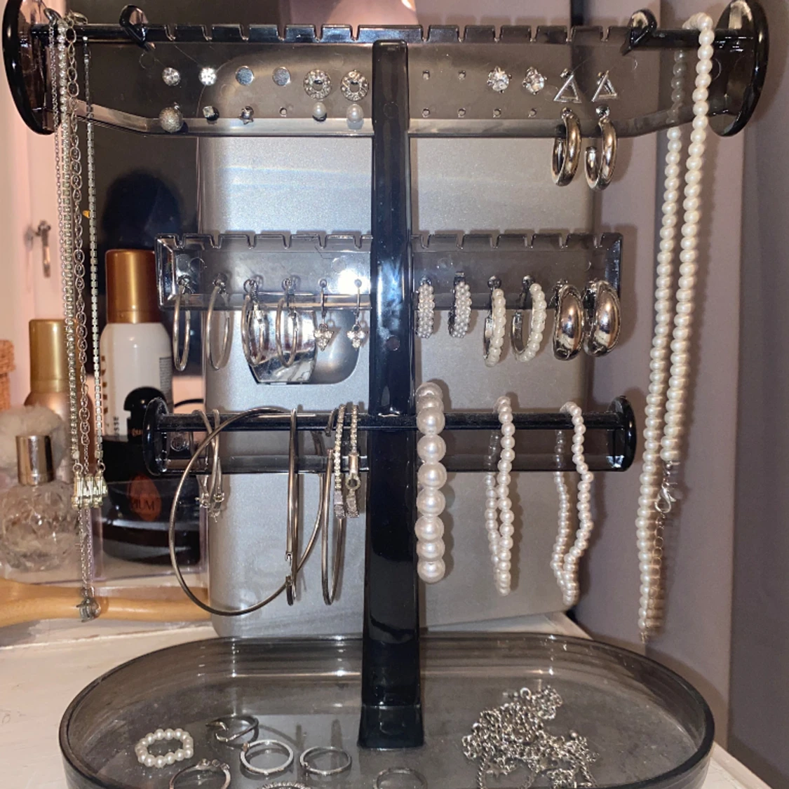 SMYCKESSTÄLL + SMYCKEN