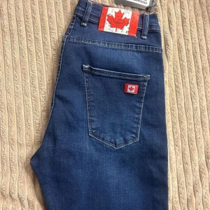  canada Goose jeans - Helt nya canasta Goose jeans. Väldigt fina och bekväma.