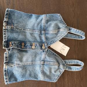 Oanvänd jeans topp från Zara Storlek XS Nypris: 329kr