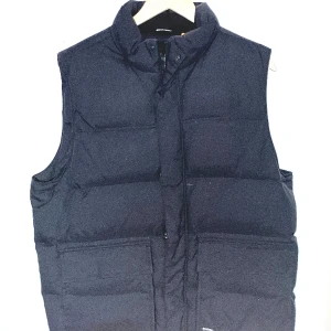 EVEREST PUFFERVÄST (M) - Varm pufferväst från Everest i strl medium (stor M).  Toppskick