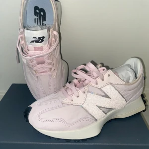 New Balance 327 - NY, aldrig använda. Strl 37