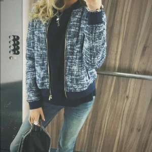 Säljer denna!!  - Säljer en jätte snygg jacka, super fint skick. Men tyvärr för liten för mig💕