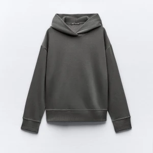 Hoodie zara - Säljer denna hoodie från zara, använd max 2 gånger!!