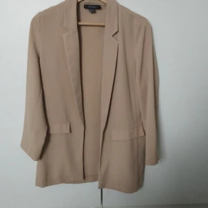 Kavaj - Är storlek S men passar också ti XS. Har använt typ 2 gånger 