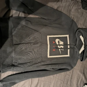 Nike Air hoodie - Nike Air hoodie i fint skick  Storlek S
