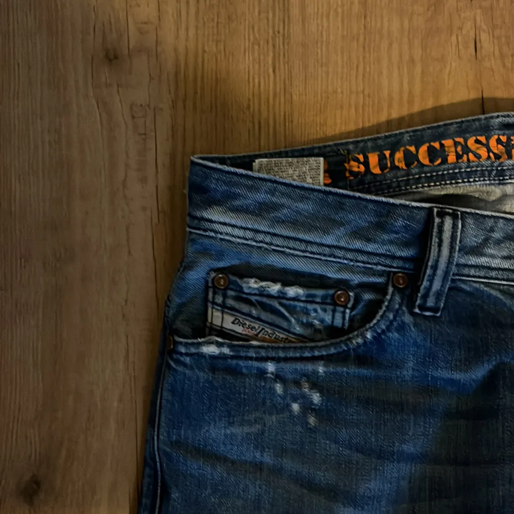 Feta diesel jeans  Säljer pga att dem blivit för små  Priset är inte hugget i sten. Jeans & Byxor.