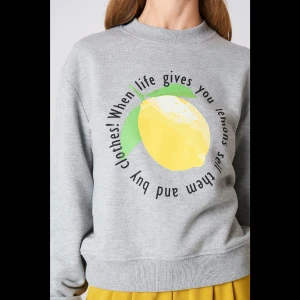 Sweatshirt  - Sweatshirt från Rut and circle i storlek m men passar S 💗 sparsamt använd! Skriv för egna bilder