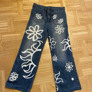Hippie/boho jeans - Jeans med tryck. Storlek 44 💕