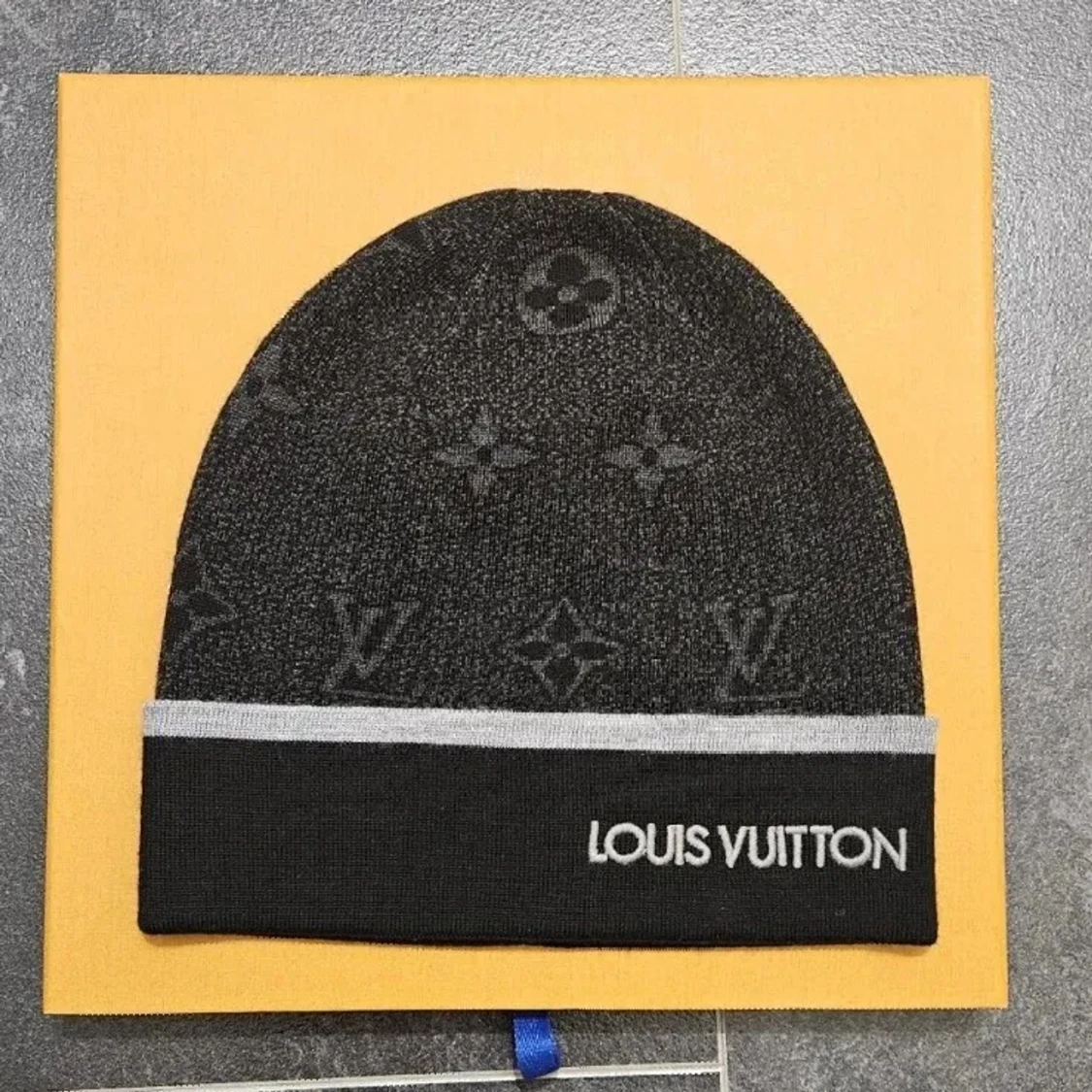 Louis Vuitton mössa  - 90