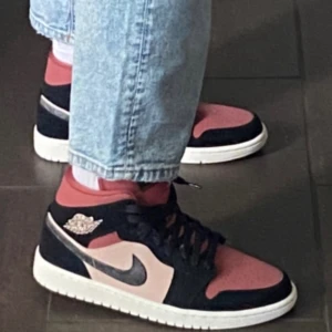 Jordans mid 1 - Använda i bra skick! Kartongen finns! Storlek 42,5