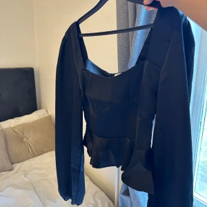 Blus - Blus från Nelly, endast använd 1 gång🥰