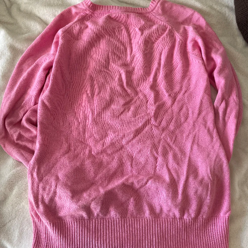 En cool grandpasweater som inte används längre. Köparen står för frakt och pris kan diskuteras❣️storlek L. Hoodies.