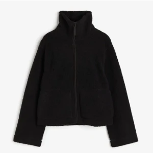 Slutsåld svart Teddyjacka 🤍 - Jättebra skick o slutsåld 💕