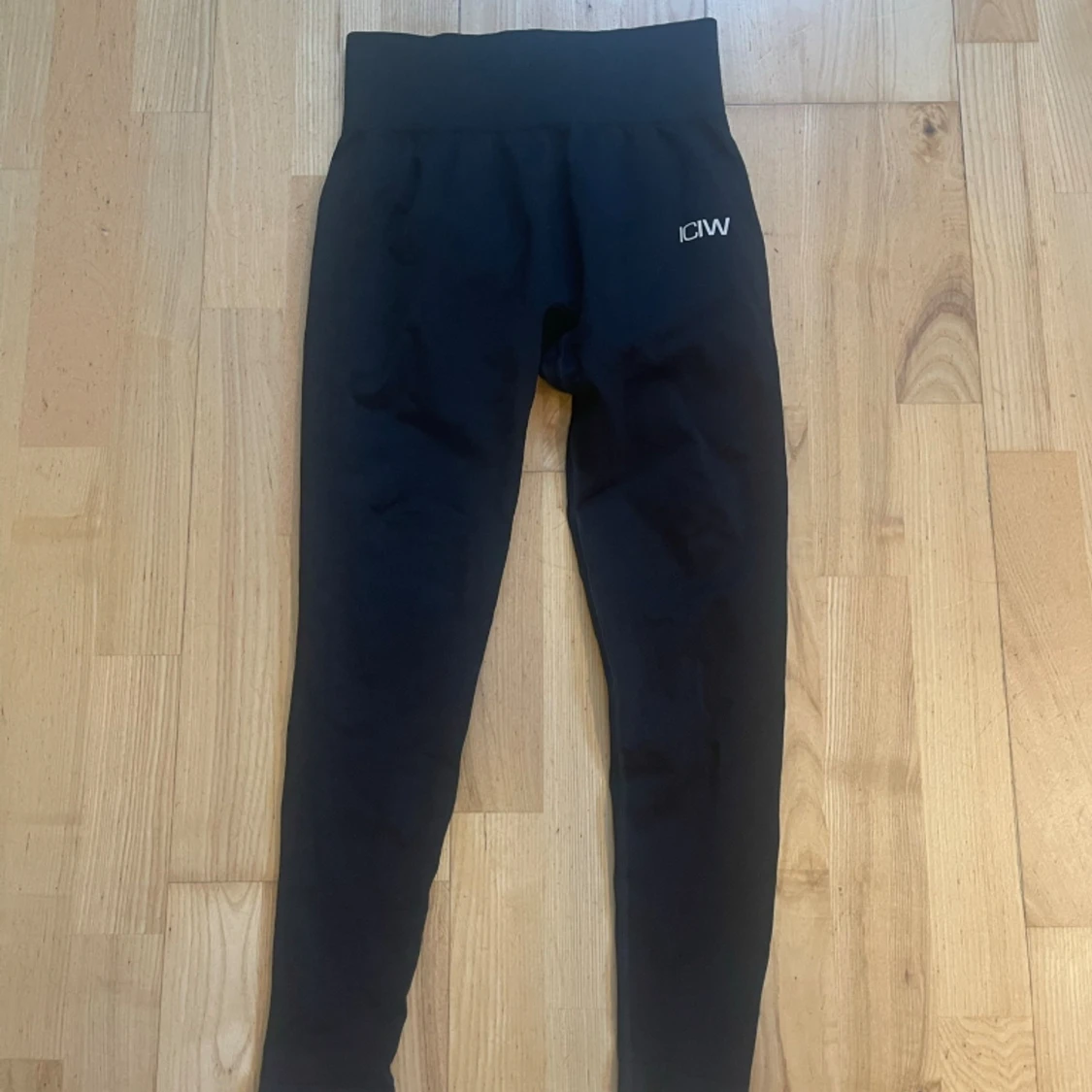 Oanvända ICIW träningstights  - 90