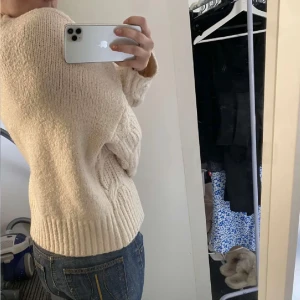 Stickad tröja  - Knappt använd