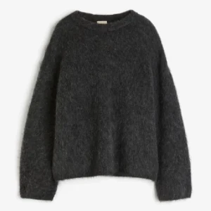 Mohair tröja - INTRESSEKOLL! funderar på att sälja denna super populära och mysiga mohair tröja. Den är heeelt slutsåld och går inte att få tag på.🥰🥰💘