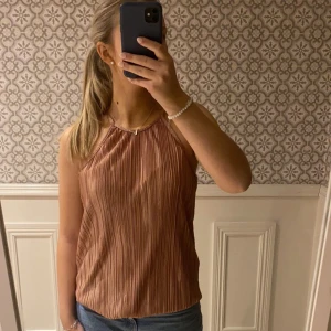 Festtopp - Super snyggt linne ifrån Nelly, köpt ifrån Sellpy men det har inte kommit till användning🩷