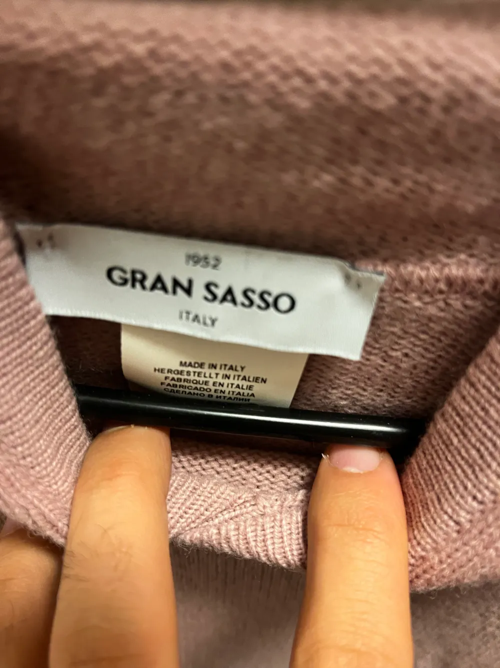 Helt ny Gran Sasso hoodie, köpt i Milano för ca 2500 kr. Hoodies.