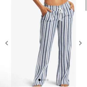 Roxy linnebyxor  - Jag säljer dessa randiga linnebyxorna från Roxy då jag beställde de från Zalando föra året och visade sig vara lite för långa på mig💕