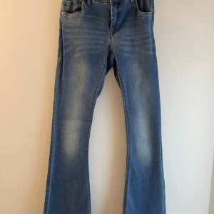 Jeans - Mid waist byxor från Åhléns om jag inte har fel, jättefina men tyvärr för små för mig❤️