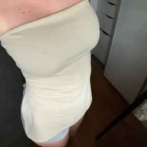 Bikbok tubtopp - Super skön  tubtopp från Bikbok i storlek M, pris kan diskuteras vid snabb affär💕💕