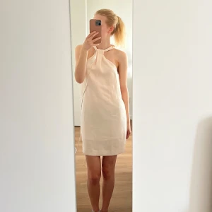 Rosa klänning  - Superfin ljusrosa klänning från mango i storlek Xs. Mycket fint skick!  