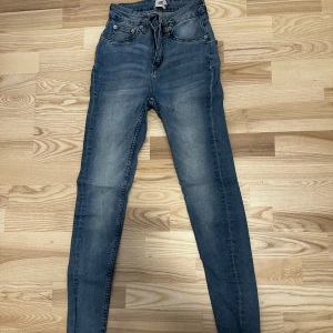Skinny jeans - Skinny jeans, använder inte längre ligger bara kvar i garderoben  Vid mer info, skriv dm!