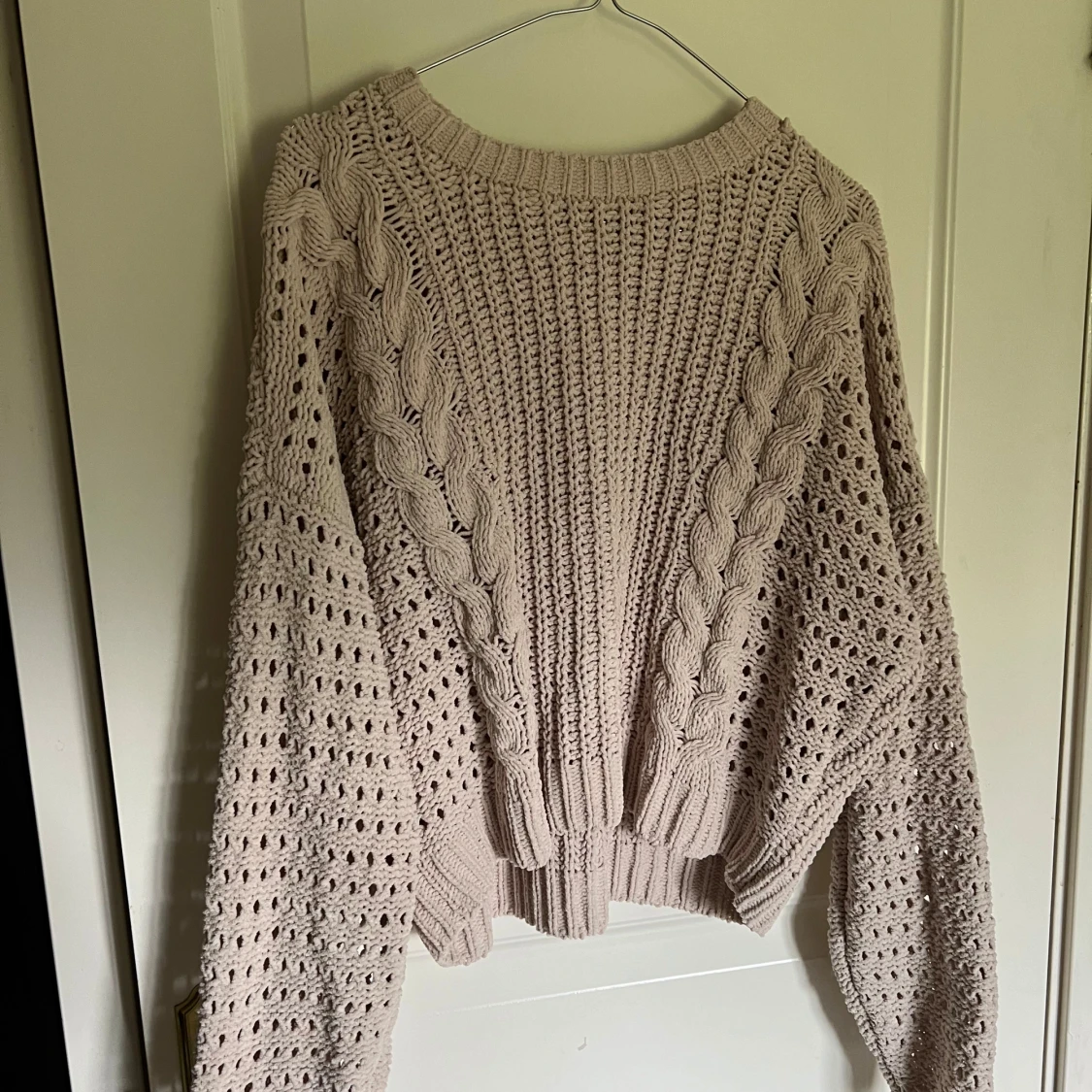 Mysig beige stickad tröja